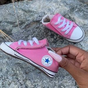 Converse baby girl chuck Taylor cribster size 4 us